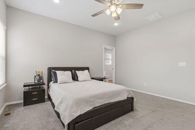 2940 N Nixon Avenue, Springfield, MO 65803