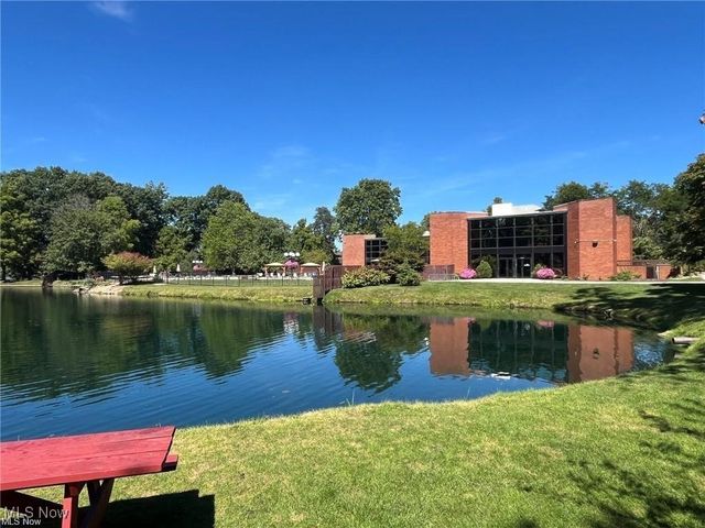 796 Pipes Court 1604, Sagamore Hills, OH 44067