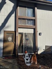 796 Pipes Court 1604, Sagamore Hills, OH 44067