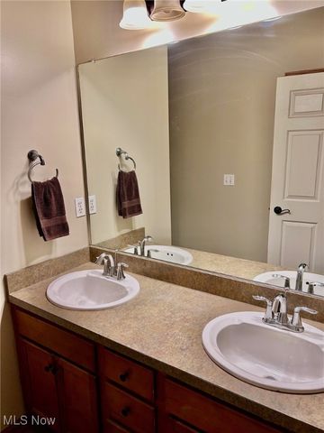 294 Lakewick Lane, Willowick, OH 44095