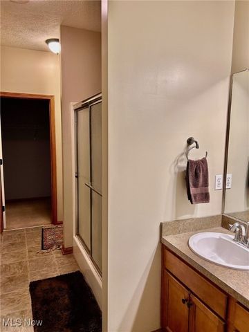 294 Lakewick Lane, Willowick, OH 44095