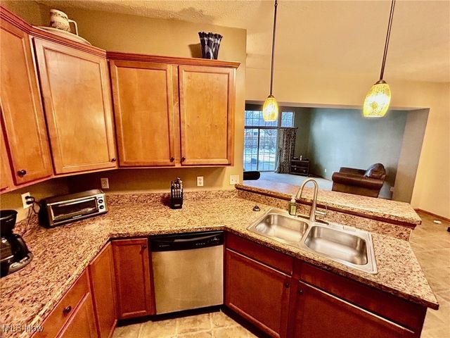 294 Lakewick Lane, Willowick, OH 44095