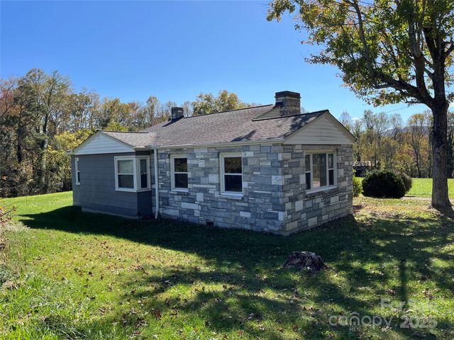 180 Holbrook Road, Candler, NC 28715