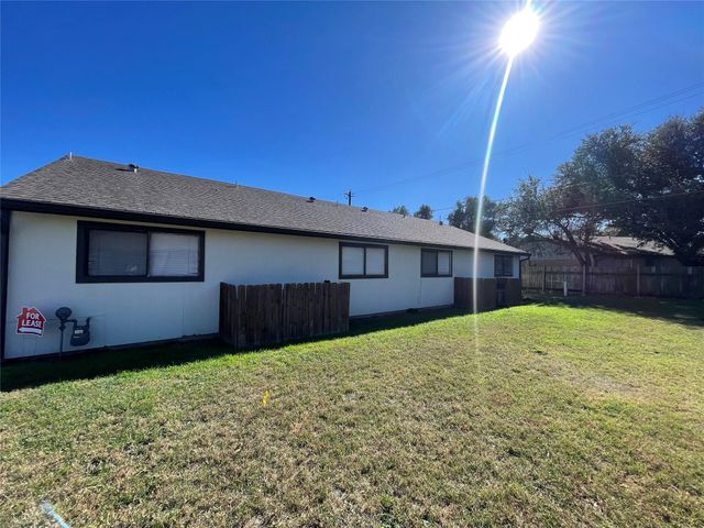 2609 Ektom DR A, Austin, TX 78745