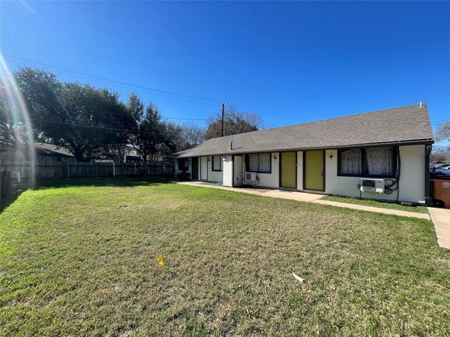 2609 Ektom DR A, Austin, TX 78745