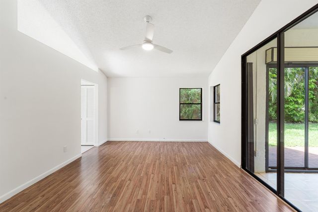 7219 Le Chalet Boulevard, Boynton Beach, FL 33472