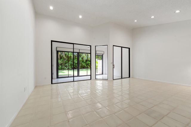 7219 Le Chalet Boulevard, Boynton Beach, FL 33472