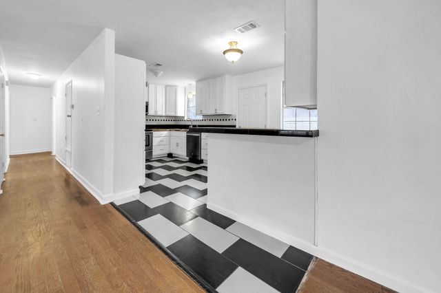 1020 Pinetree Road, Mary Esther, FL 32569