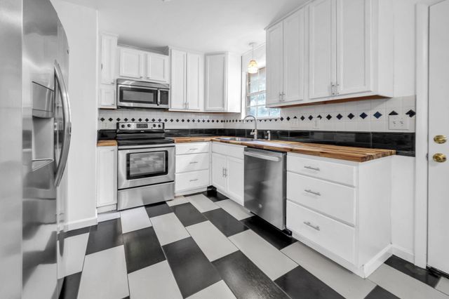 1020 Pinetree Road, Mary Esther, FL 32569