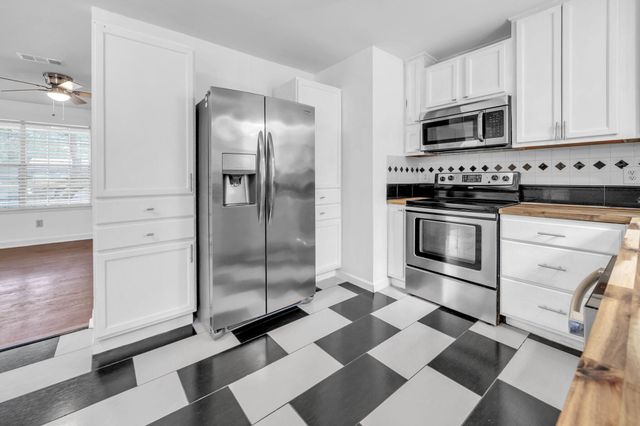 1020 Pinetree Road, Mary Esther, FL 32569