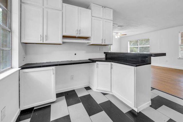 1020 Pinetree Road, Mary Esther, FL 32569