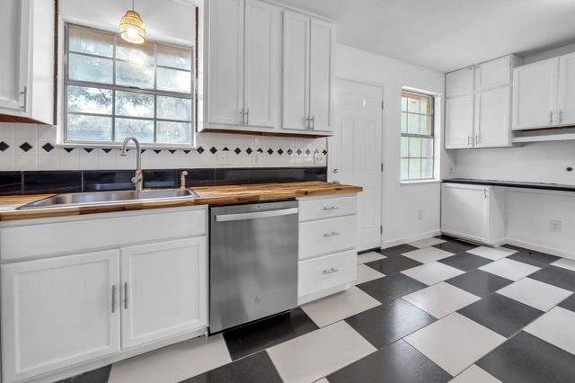 1020 Pinetree Road, Mary Esther, FL 32569