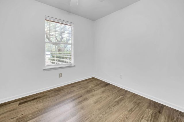 1020 Pinetree Road, Mary Esther, FL 32569