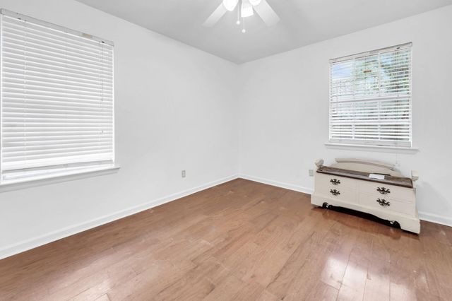 1020 Pinetree Road, Mary Esther, FL 32569