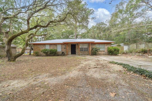 1020 Pinetree Road, Mary Esther, FL 32569