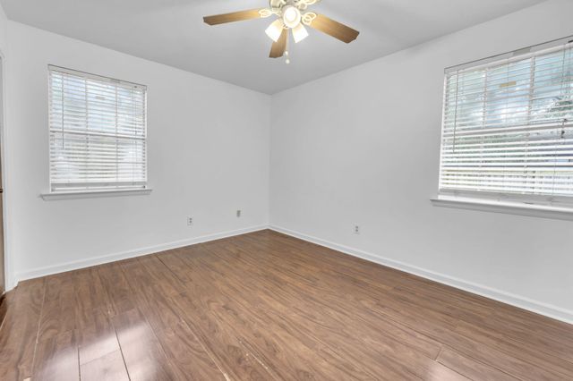 1020 Pinetree Road, Mary Esther, FL 32569