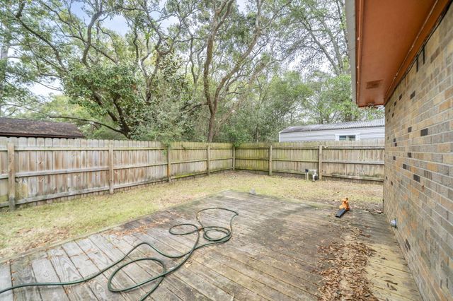 1020 Pinetree Road, Mary Esther, FL 32569