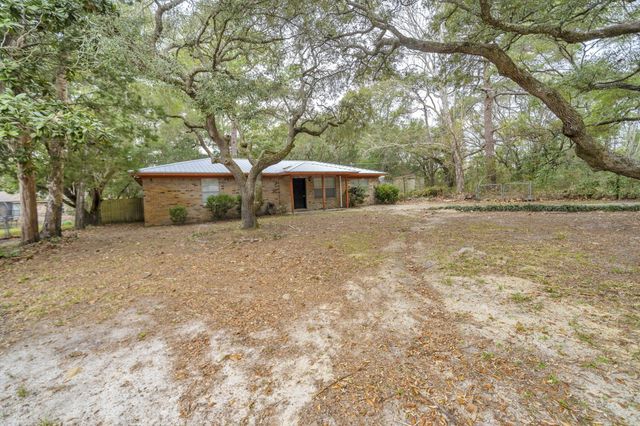 1020 Pinetree Road, Mary Esther, FL 32569