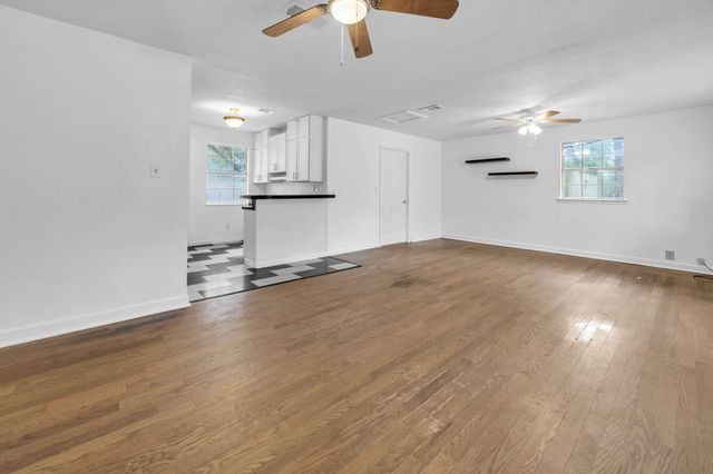 1020 Pinetree Road, Mary Esther, FL 32569