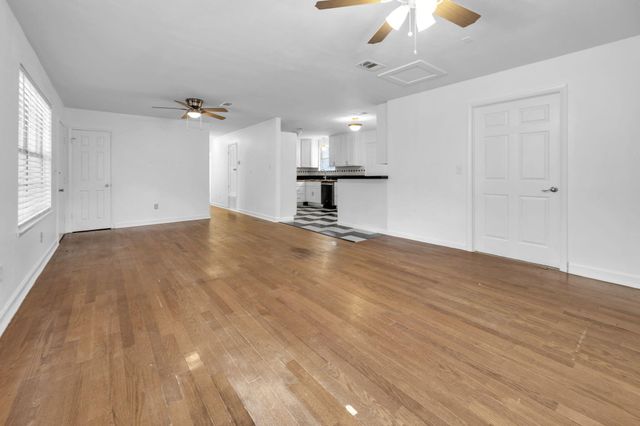 1020 Pinetree Road, Mary Esther, FL 32569