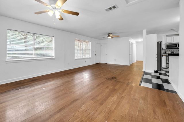 1020 Pinetree Road, Mary Esther, FL 32569