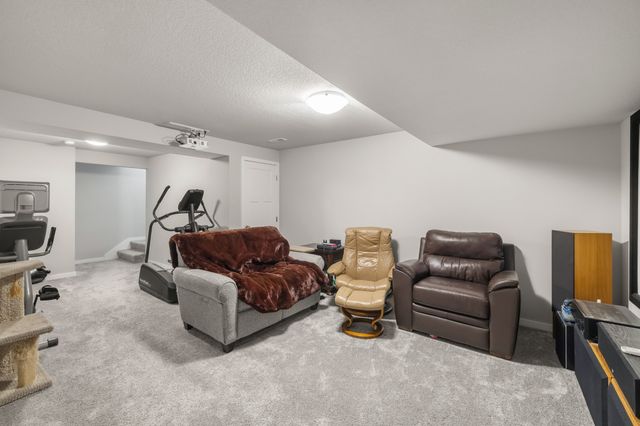 4616 167th Street, Urbandale, IA 50323