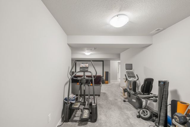 4616 167th Street, Urbandale, IA 50323