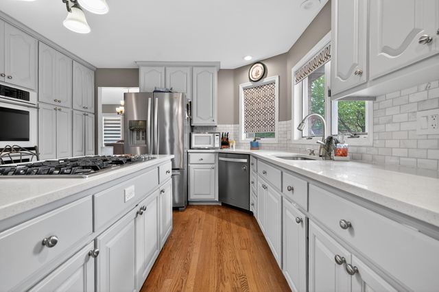 2914 Morningside Drive, Crown Point, IN 46307