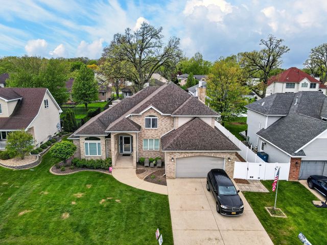 2914 Morningside Drive, Crown Point, IN 46307
