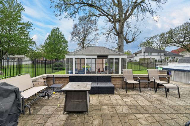 2914 Morningside Drive, Crown Point, IN 46307