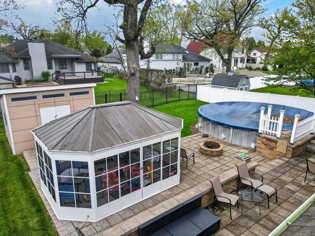 2914 Morningside Drive, Crown Point, IN 46307