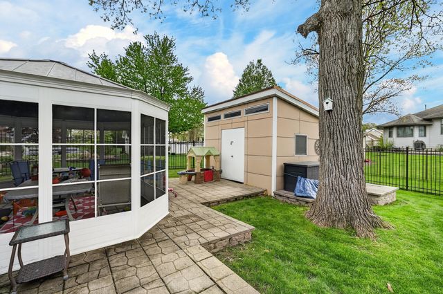 2914 Morningside Drive, Crown Point, IN 46307