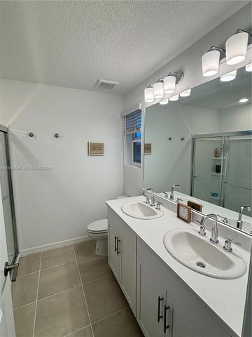 8768 Daybreak 8768, Sarasota, FL 34241
