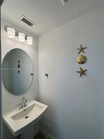 8768 Daybreak 8768, Sarasota, FL 34241