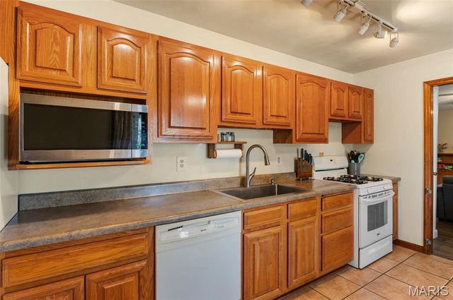 624 Albers Lane, Bethalto, IL 62010