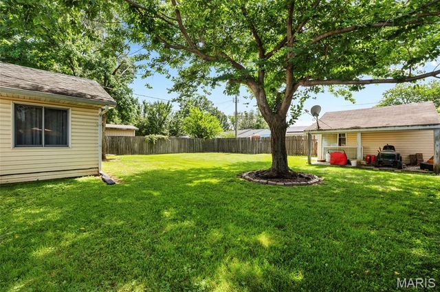 624 Albers Lane, Bethalto, IL 62010