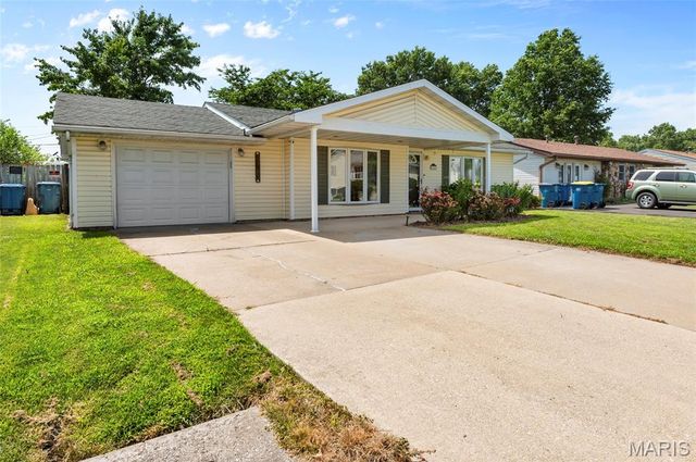 624 Albers Lane, Bethalto, IL 62010