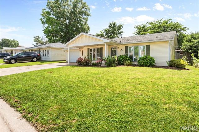 624 Albers Lane, Bethalto, IL 62010