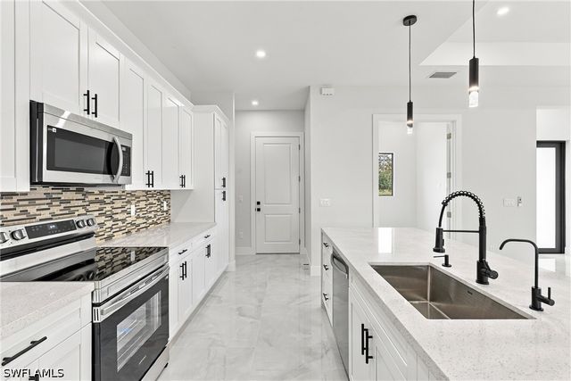 2348 72nd AVE NE, Naples, FL 34120