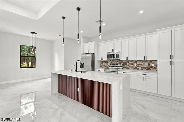 2348 72nd AVE NE, Naples, FL 34120