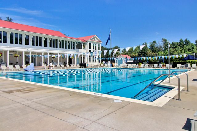 34 Krier Lane, Mount Pleasant, SC 29464