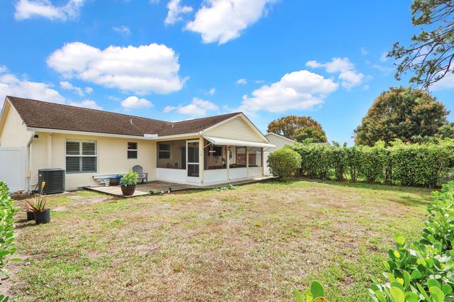 129 Village Circle, Jupiter, FL 33458