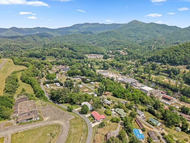533 Lemons Branch Road, Bryson City, NC 28713