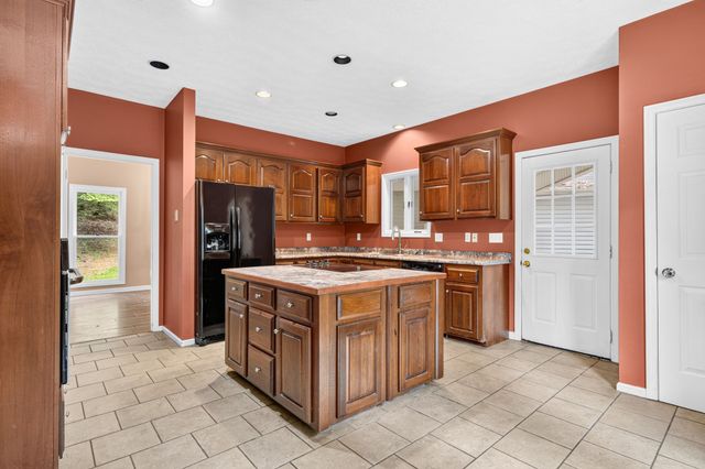 1945 Forest Cir, SW, Cookeville, TN 38506