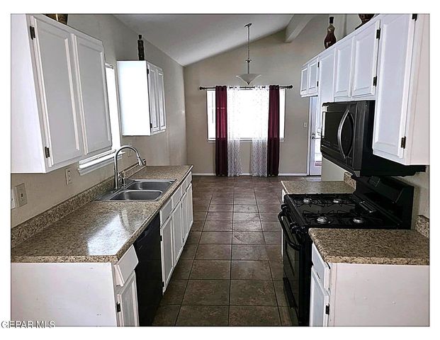 2226 ROBERT WYNN Street, El Paso, TX 79936