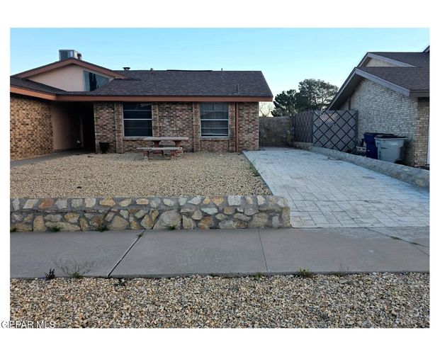 2226 ROBERT WYNN Street, El Paso, TX 79936