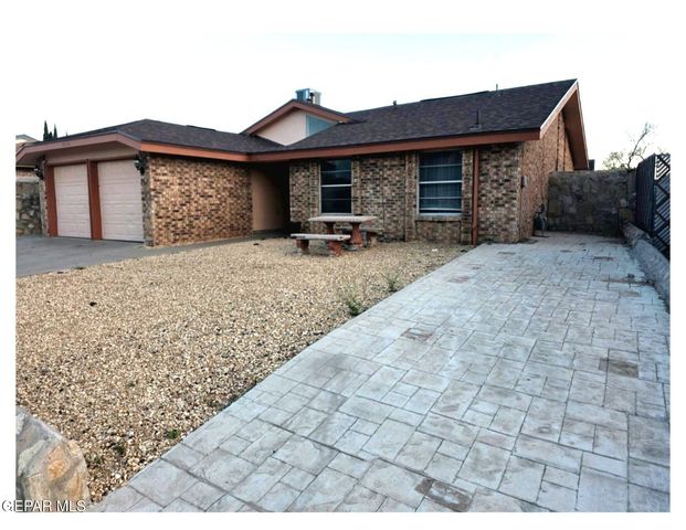 2226 ROBERT WYNN Street, El Paso, TX 79936