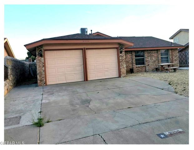2226 ROBERT WYNN Street, El Paso, TX 79936