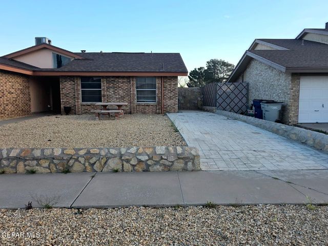 2226 ROBERT WYNN Street, El Paso, TX 79936