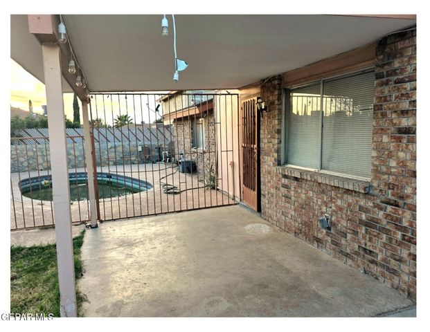 2226 ROBERT WYNN Street, El Paso, TX 79936